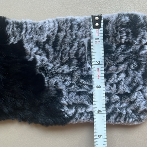 Furstory Rabbit Fur scarf neck shrug - Picture 8 of 9